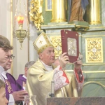 Poświęcenie odnowionych ołtarzy w kościele w Borowej k. Mielca