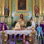 Poświęcenie odnowionych ołtarzy w kościele w Borowej k. Mielca