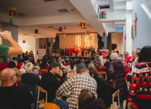 Jedna szkoła, tysiące gestów serca