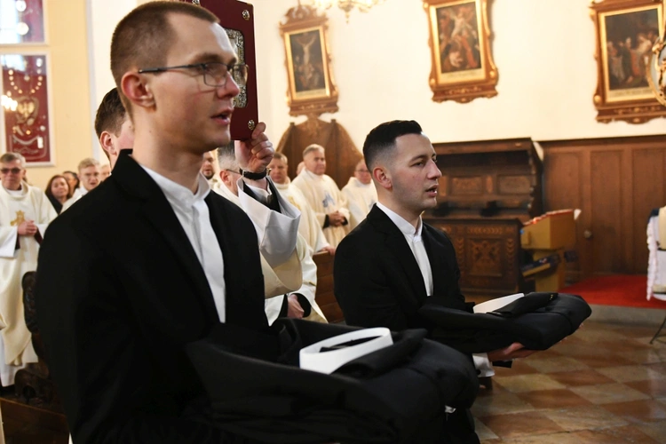 Obłóczyny i kandydatura w Rokitnie