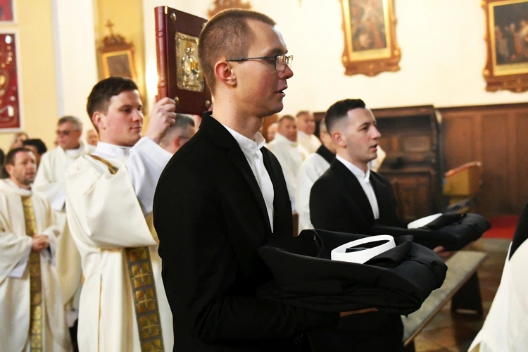 Obłóczyny i kandydatura w Rokitnie