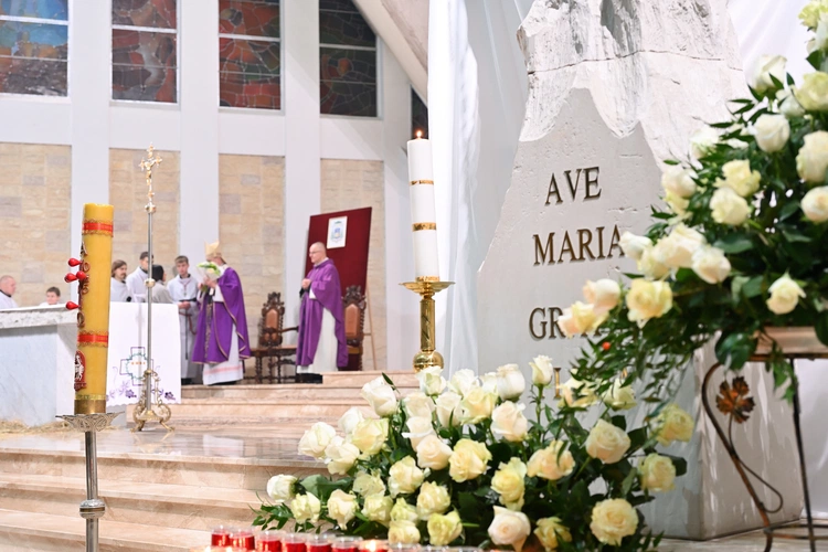 Matka Boża Królowa Zaspy ukoronowana