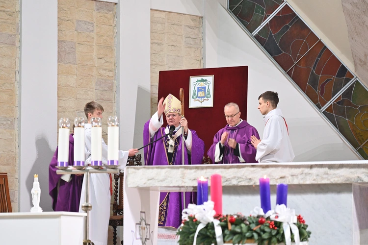 Matka Boża Królowa Zaspy ukoronowana
