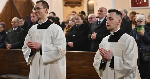 Dwaj klerycy przyjęli strój duchowny i stali się kadydatami do święceń
