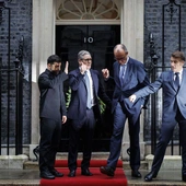 Europejczycy doradzają, by się nie spieszyć