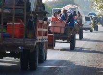 Ludzie uciekający ze spornego obszaru