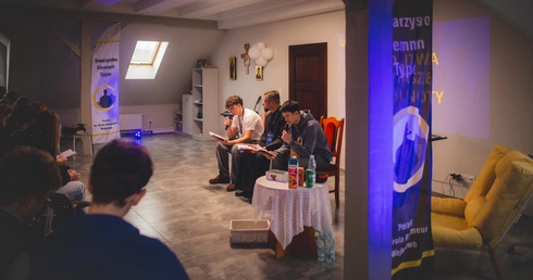 Ciemne Typy i jasna przyszłość