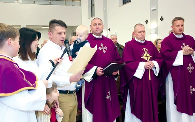 Opiece Maryi zawierzyły się m.in. parafialne rodziny. 