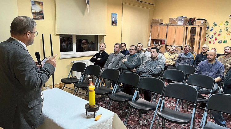 Panowie i panie wysłuchali przygotowanych specjalnie dla nich wykładów.