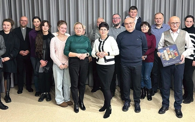  Pamiątkowe  zdjęcie uczestników.