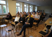  Jedno ze spotkań odbyło się w Domu Modlitwy i Formacji w Łowiczu. Uczestnicy często pracowali w grupach. 