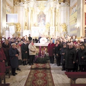 Spotkania gromadzą osoby pragnące formacji, modlitwy i zaangażowania w apostolstwo. 