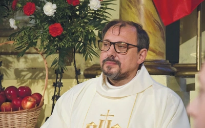 Proboszczem parafii jest ks. Arkadiusz Bieniek. 