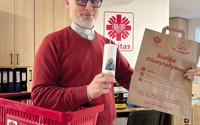 – Święta to nie jest cel, ale przystanek, kiedy możemy się zatrzymać przy drugim człowieku i dać mu nadzieję na lepsze życie – mówi ks. Paweł Zięba. 