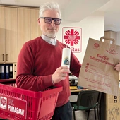 – Święta to nie jest cel, ale przystanek, kiedy możemy się zatrzymać przy drugim człowieku i dać mu nadzieję na lepsze życie – mówi ks. Paweł Zięba. 