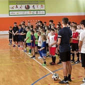 Za rozgrywki w rejonie zielonogórskim odpowiedzialny był rejonowy duszpasterz młodzieży – ks. Mateusz Pobihuszka.