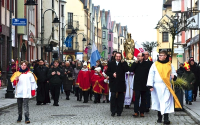 Od kilku lat odbywa się orszak z relikwiami biskupa z Miry.