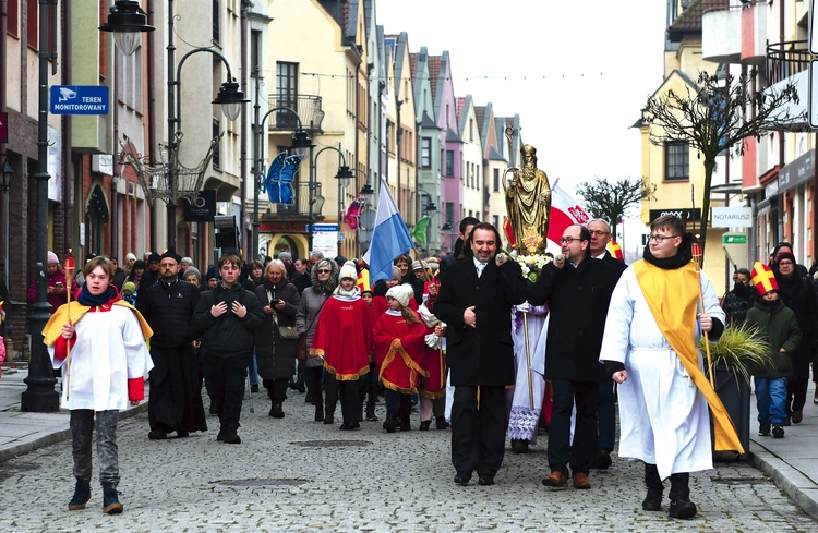 Od kilku lat odbywa się orszak z relikwiami biskupa z Miry.