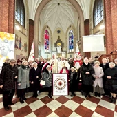 Bractwo z proboszczem ks. Janem Kularskim i wikariuszem ks. Przemysławem Żmudą.