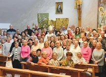 Zanim wolontariusze parafialnych zespołów Caritas wzięli się do pracy, przyjechali nabrać sił duchowych na rekolekcje do sanktuarium Matki Bożej Cierpliwie Słuchającej w Rokitnie, które poprowadził ks. Robert Patro. Z uczestnikami spotkał się także bp Tadeusz Lityński, który podziękował za ich codzienną posługę.