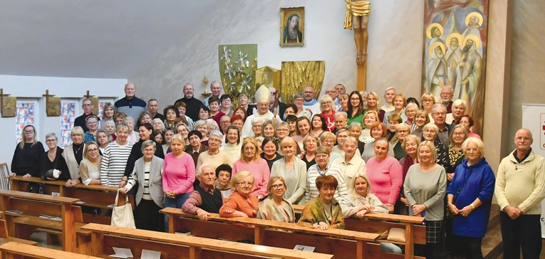 Zanim wolontariusze parafialnych zespołów Caritas wzięli się do pracy, przyjechali nabrać sił duchowych na rekolekcje do sanktuarium Matki Bożej Cierpliwie Słuchającej w Rokitnie, które poprowadził ks. Robert Patro. Z uczestnikami spotkał się także bp Tadeusz Lityński, który podziękował za ich codzienną posługę.