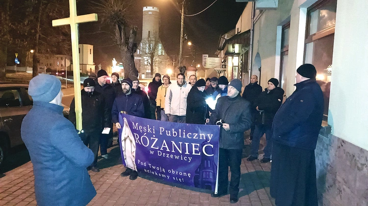 Uczestnicy  wzięli udział w Męskim Różańcu ulicami miasta.