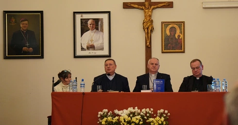 Papieski Wydział Teologiczny we Wrocławiu. Skarby Pisma Świętego i znoje tłumaczy biblijnych ksiąg