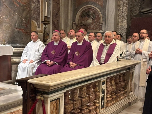 Podczas Mszy przy grobie świętego Jana Pawła II