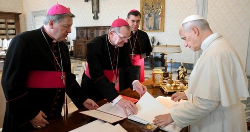 Abp Kupny na audiencji u papieża Leona XIV. Wręczył Ojcu Świętemu ważną pamiątkę