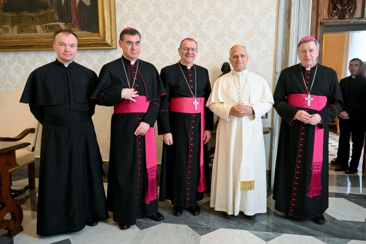 Abp Kupny na audiencji u papieża Leona XIV. Wręczył Ojcu Świętemu ważną pamiątkę