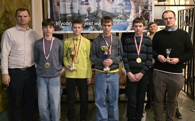Lektorzy i ministranci z diecezji tarnowskiej grają w szachy najlepiej w Polsce