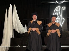 Bp Marek Szkudło z tytułem Honorowego Profesora Szkoły 