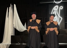 Bp Marek Szkudło z tytułem Honorowego Profesora Szkoły 