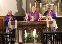 Mszę św. celebrowali bp Marek Solarczyk, o. Juniper Ostrowski i ks. Kazimierz Marchewka.