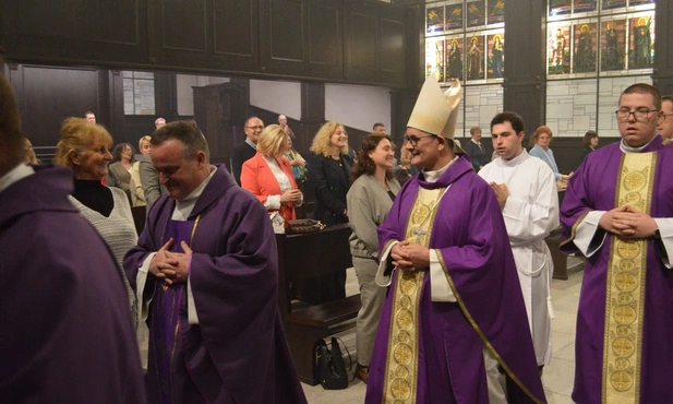 Abp Przybylski do nauczycieli: Przekazujcie mądrość i prawdę, bo one są bazą do tego, by rozumieć świat 