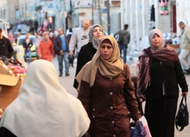 Austria: Zakaz noszenia w szkołach chust przez dziewczęta poniżej 14 lat