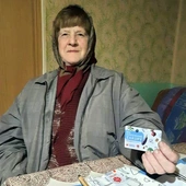 Szacunek dla siwych włosów i wsparcie w samotności 