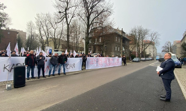 Katowice. Górniczy protest przed Ministerstwem Energii