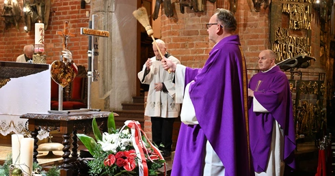 Krzyże i pamięć - Gdańsk w 44. rocznicę stanu wojennego