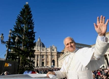 Papież: Przed Bożym Narodzeniem unikajmy zakupowego dopingu