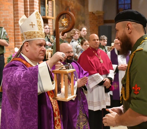 ​Betlejemskie Światełko Pokoju w Kolegiacie Głogowskiej 