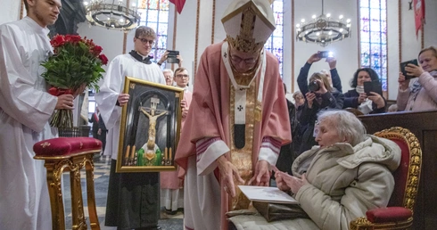 Wyniosła Chrystusa z płonącej katedry