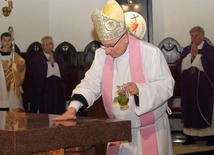 Mensa, relikwie i mozaiki