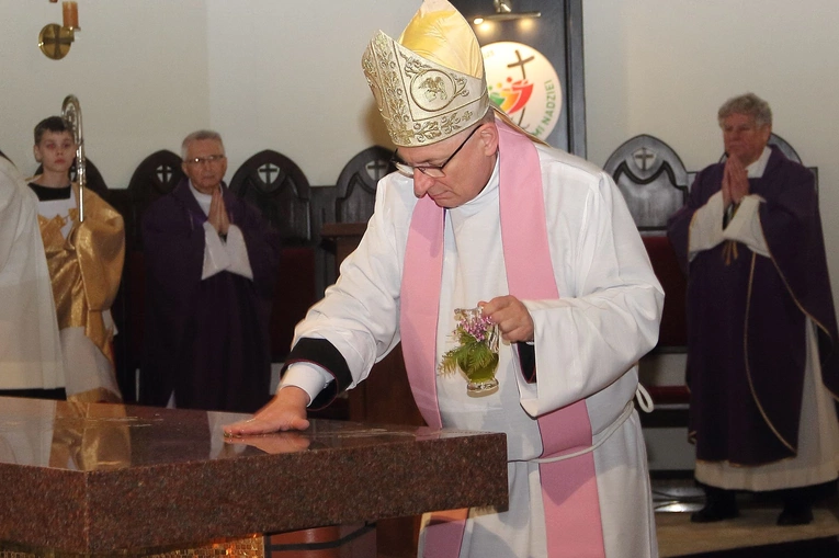 Mensa, relikwie i mozaiki