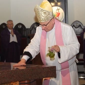 Mensa, relikwie i mozaiki