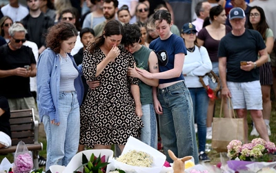 W zamachu terrorystycznym na plaży w Sydney zginęło 16 osób