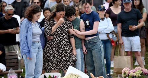 W zamachu terrorystycznym na plaży w Sydney zginęło 16 osób