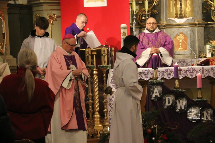 Strzegocin. Nowe witraże