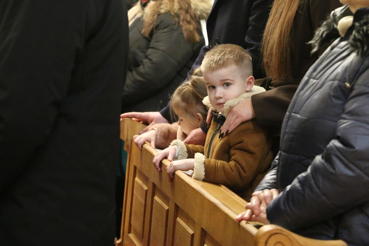 Strzegocin. Nowe witraże