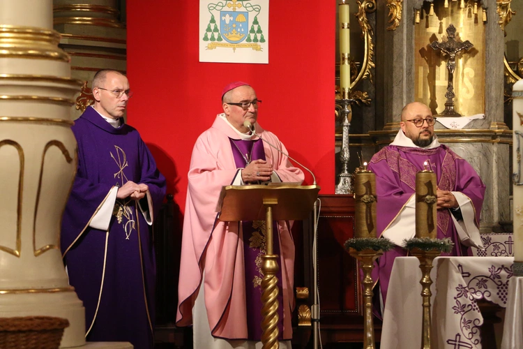 Strzegocin. Nowe witraże